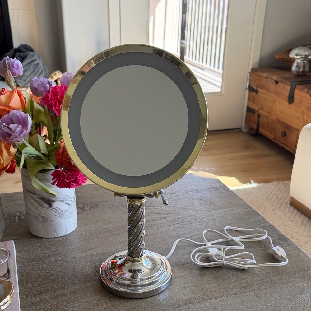 Dual-Sided Lighted Vanity Mirror Gold Silver Magnifying LED Makeup Tabletop